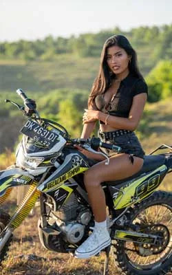 Call Girls in Viman Nagar